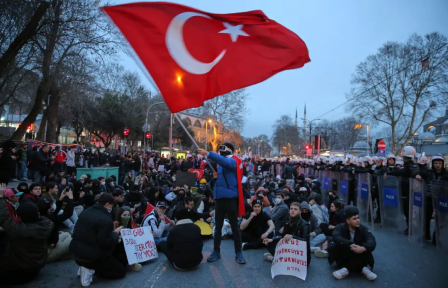 /turky-mein-virodhiyon-ka-daman-aur-virodha-pradarshan