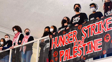 /vartaa-kroor-hamalon-ke-beech-ameriki-students-ka-struggle