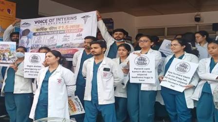 /uttarakhand-ke-ug-pg-doctors-ka-karya-bahishkaar