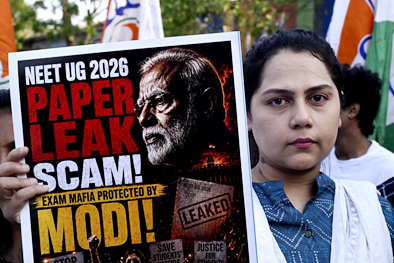 /ek-aur-paper-leak-student-akroshit