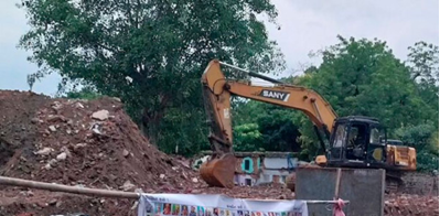 /adani-family-ne-prasad-mill-majdooron-ke-ghar-ujaade