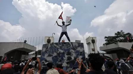 /nepal-mein-yuvaon-kaa-vidroh