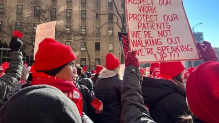 /third-week-bhi-jaari-hai-newyork-narson-ki-hadataal